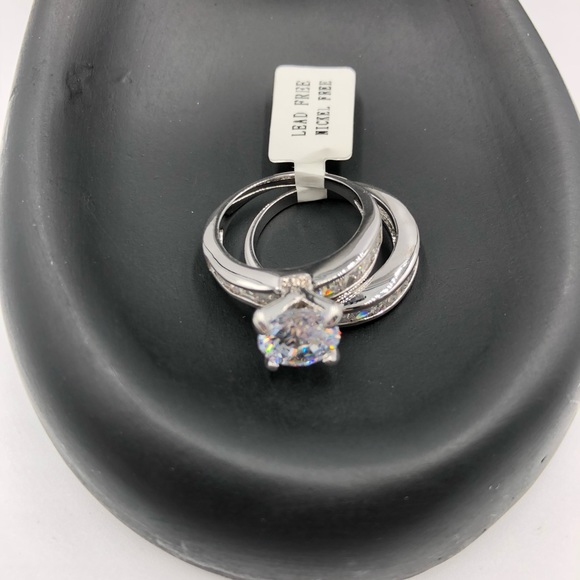 Gorgeous Wedding Ring Set Size 7 NWT - Picture 7 of 8